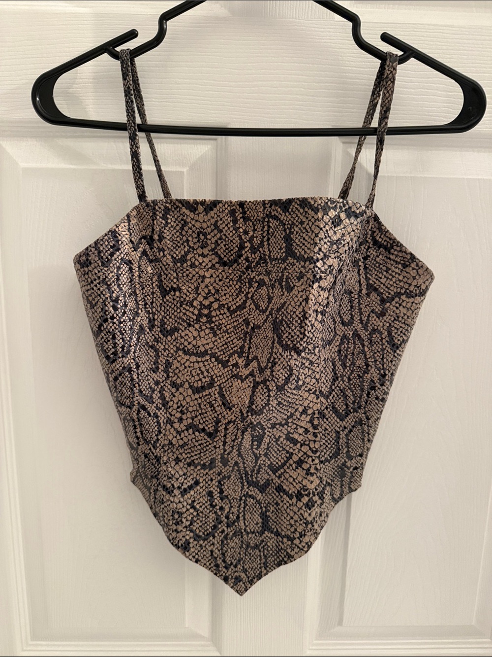 Danier Snake-Print Handkerchief Hem Crop Top in Brown and Black